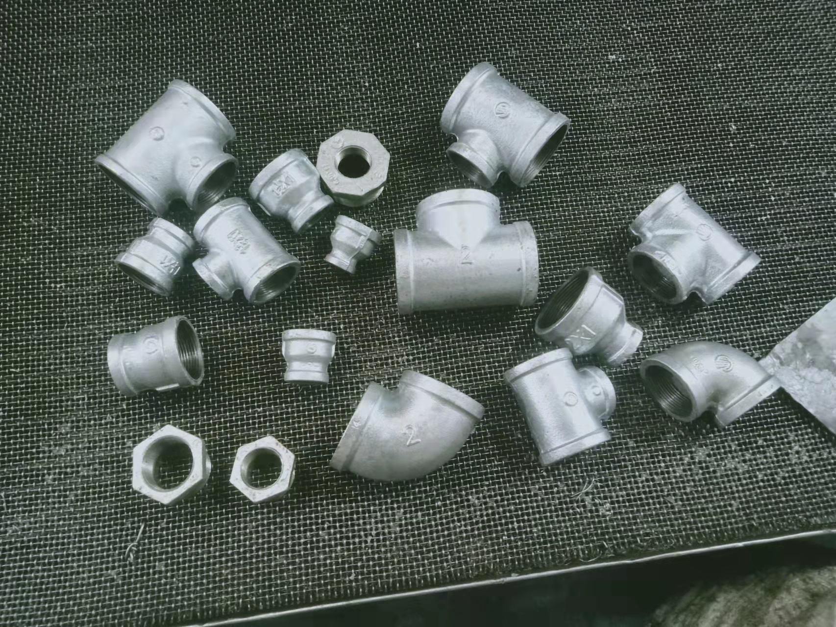 Malleable BSPT threaded pipe fittings