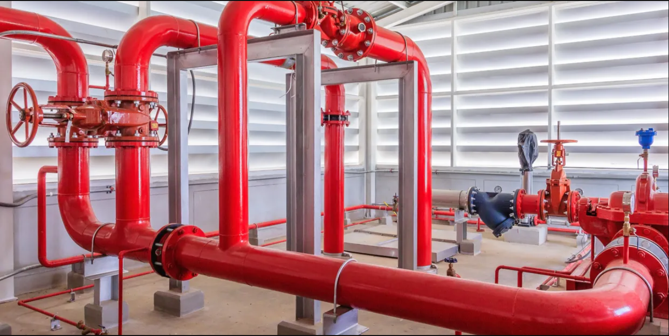 The delivered steel pipes and fittings are installed on the customer's project