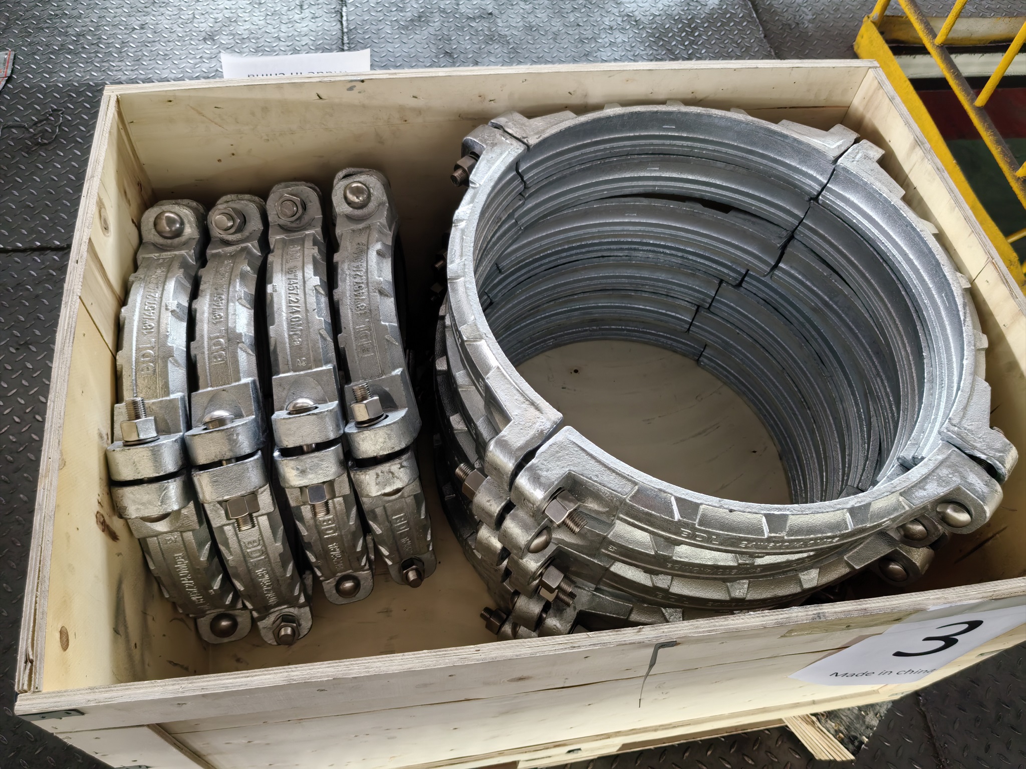 shoulered coupling